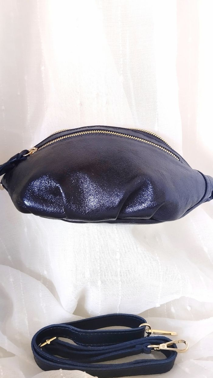 Sac banane cuir irisé bleu nuit - photo numéro 3