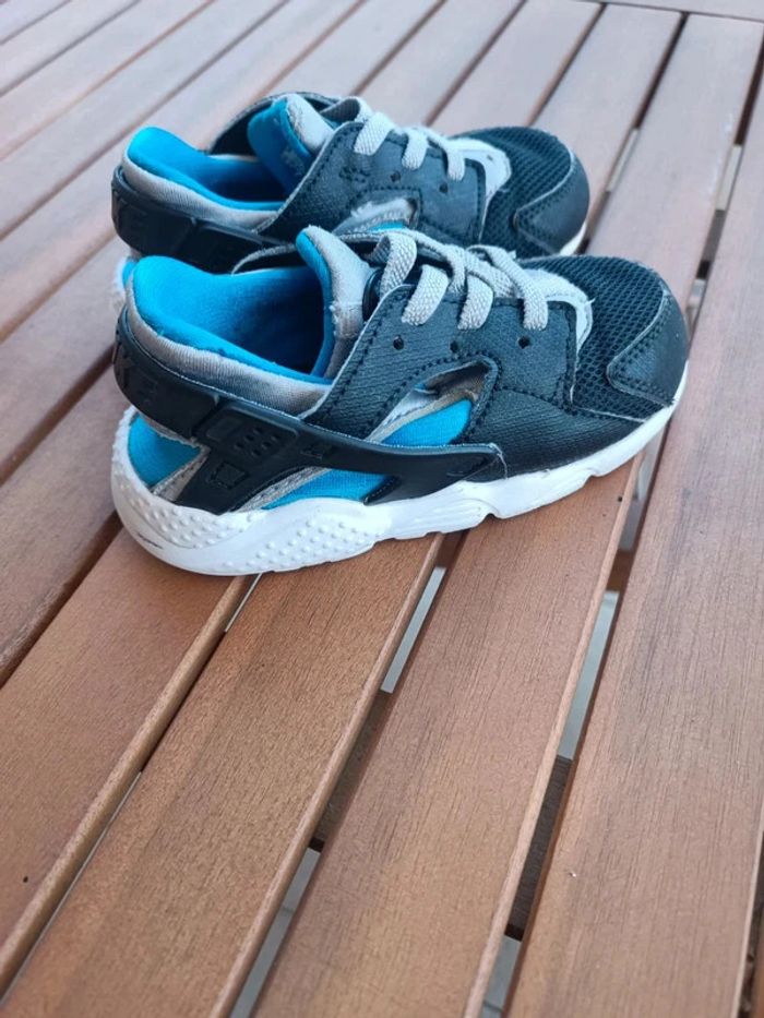 Baskets Nike Huarache pointure 25 - photo numéro 5
