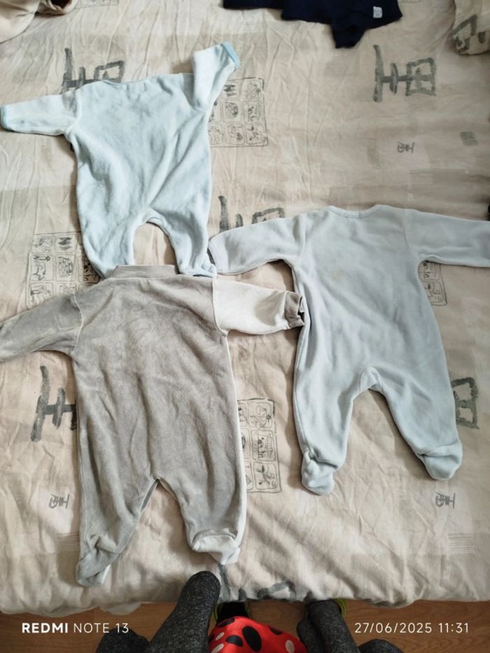 Pyjama 1 mois - photo numéro 2