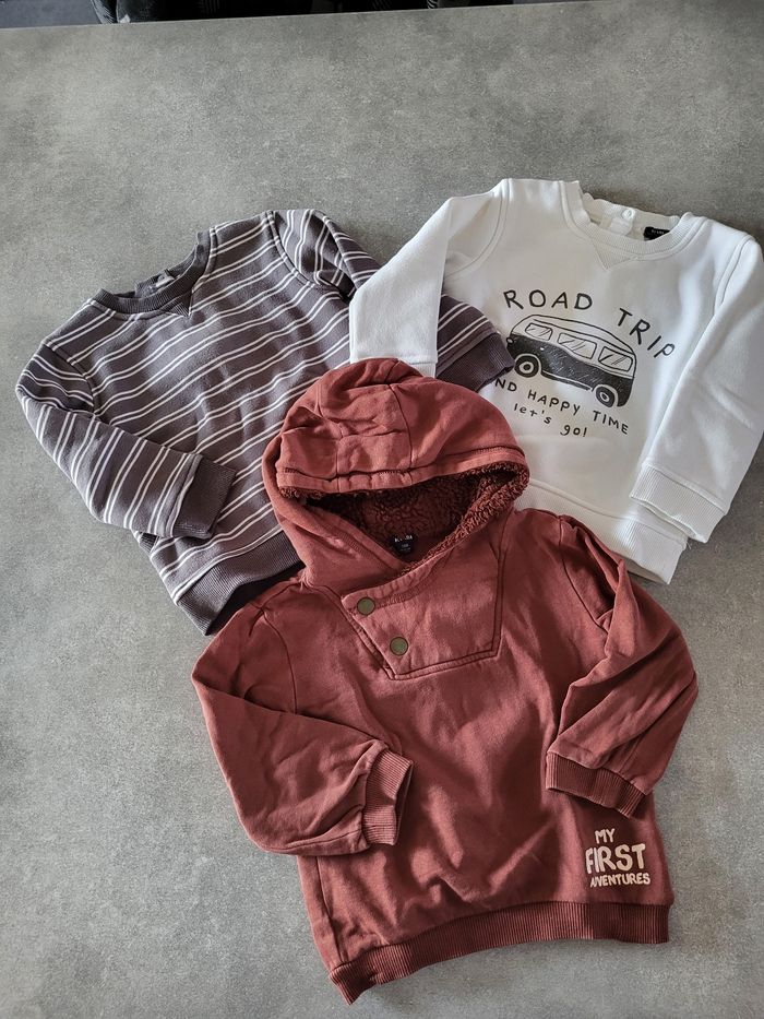 Lot de trois pull.