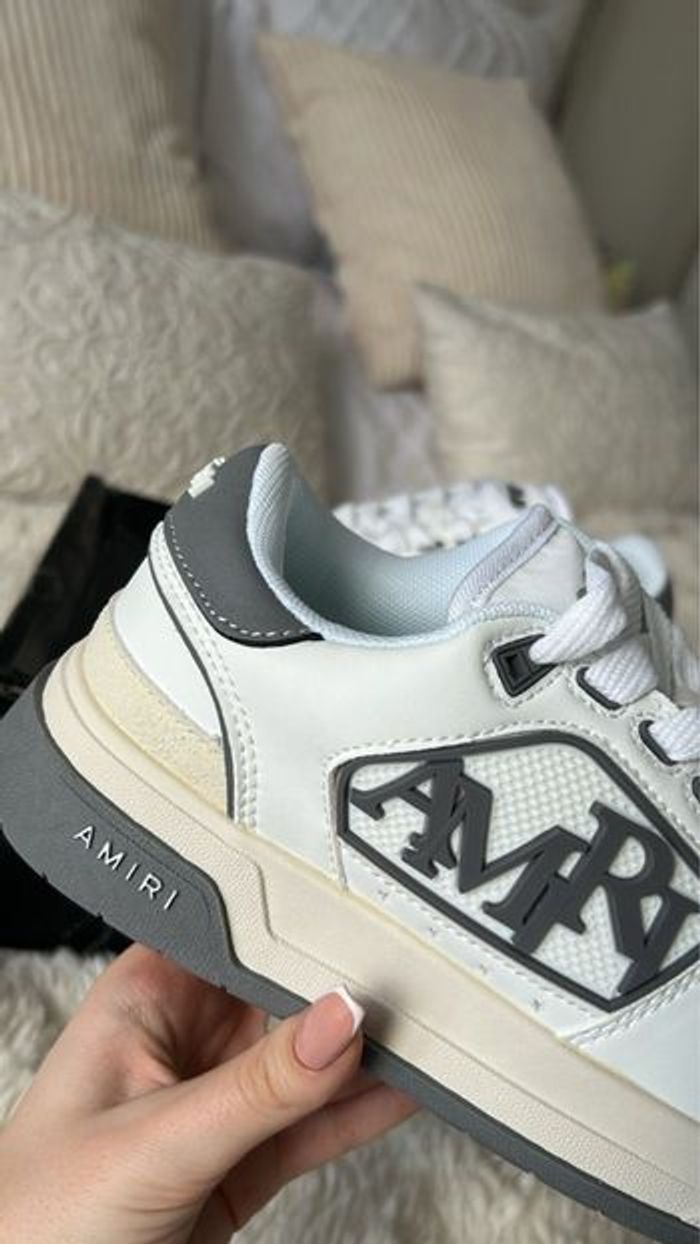 Baskets blanche et grise - photo numéro 2