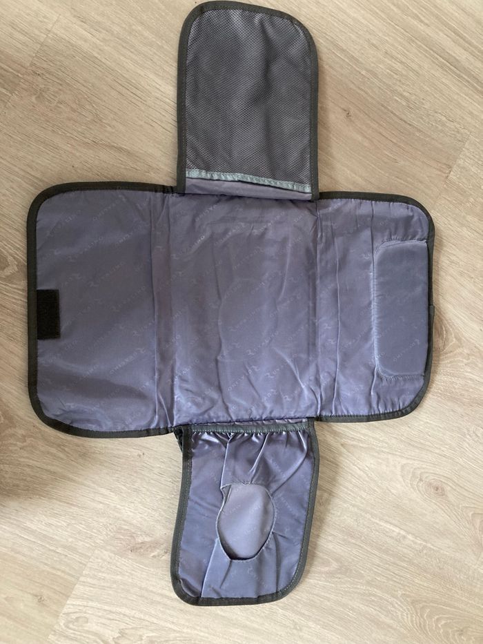 Sac à dos à langer (avec un tapis de change) - photo numéro 4