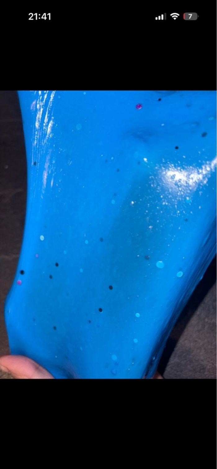 Slime bleu pailleté - photo numéro 4