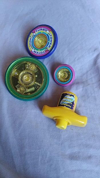 Lot toupies avec lanceur