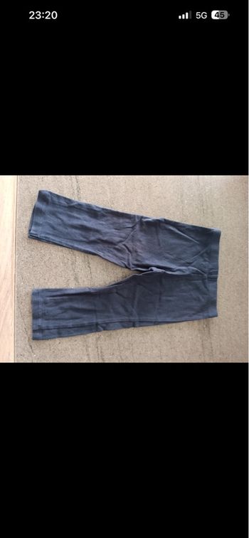 Vends legging fille en bon état taille 5 ans 