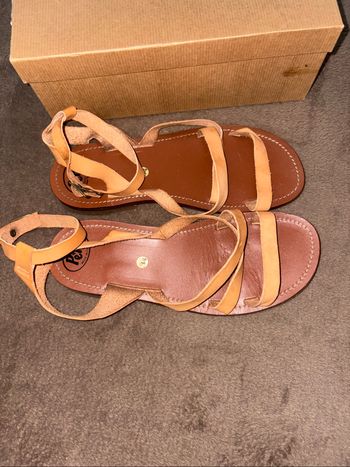 Sandales Pepe fille taille 34 en bon état couleur camel/marron