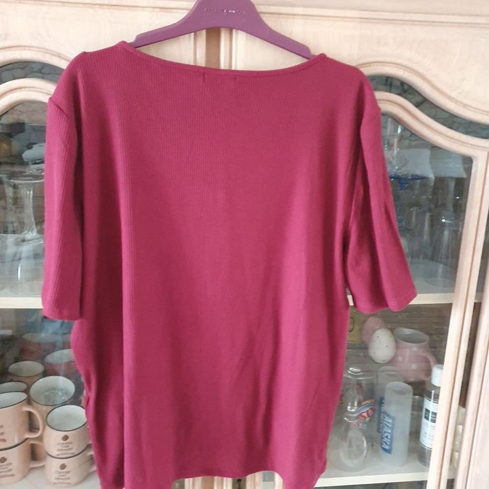 Très joli hait couleur bordeaux avec petits boutons taille XXL breal - photo numéro 5