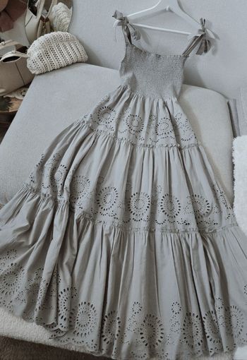 Robe brodée zara 