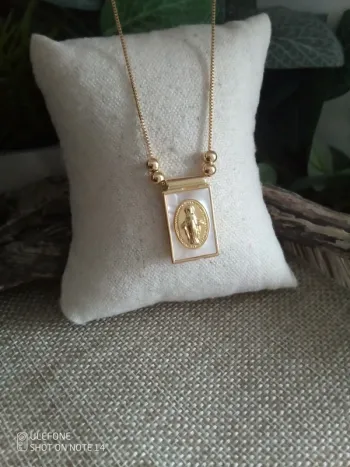 Collier pendentif sainte Vierge Marie