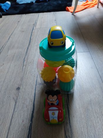 Jeux de manipulation sensoriel + 2 voiture