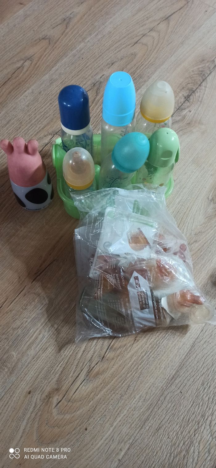 Lot de 7 biberons et tétines