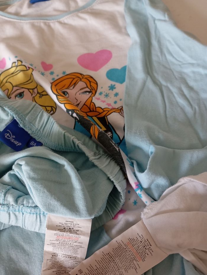 Pyjama 2 pièces. 8 ans . Coton blanc et bleu turquoise clair . Disney Reine des Neiges. Elsa et Anna. Très bon état. - photo numéro 7