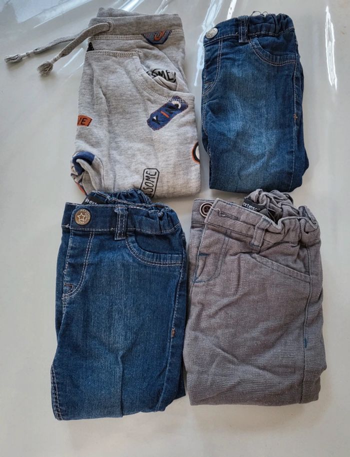 Lot pantalons taille 12 mois
