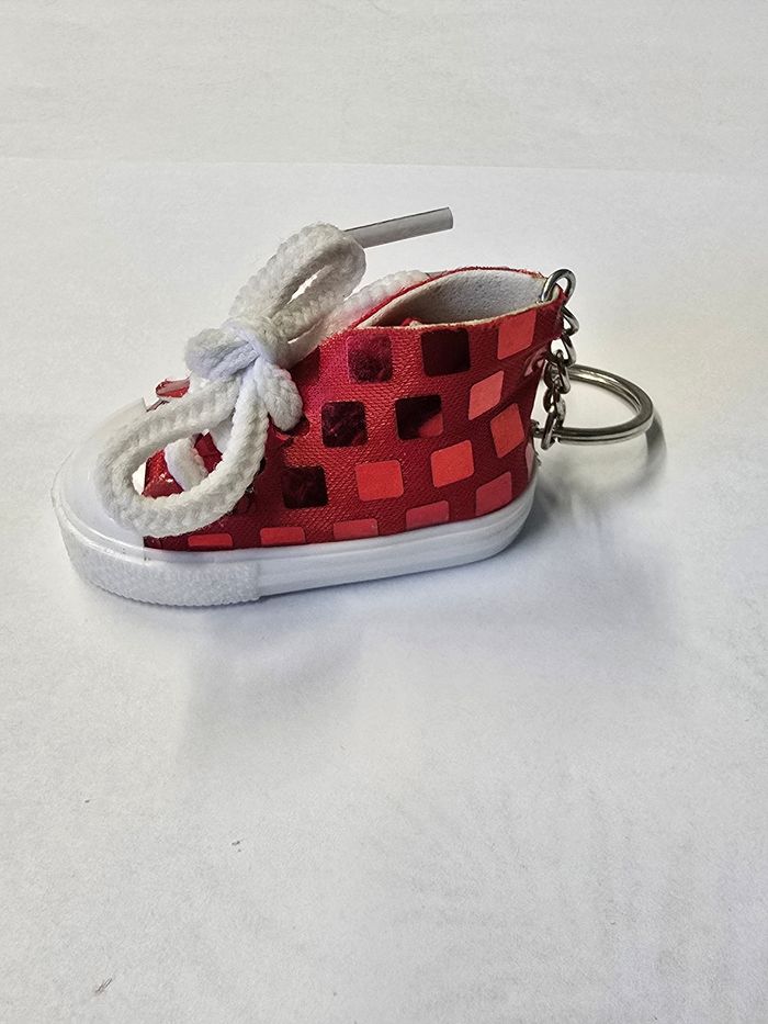 Porte clés chaussures rouge - photo numéro 3