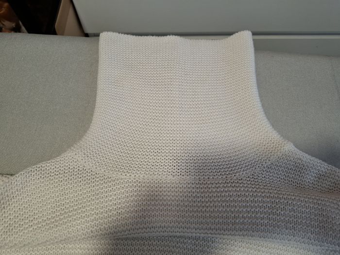 Joli pull femme H&M Divided crème S col roulé "boule" très bon état - photo numéro 5