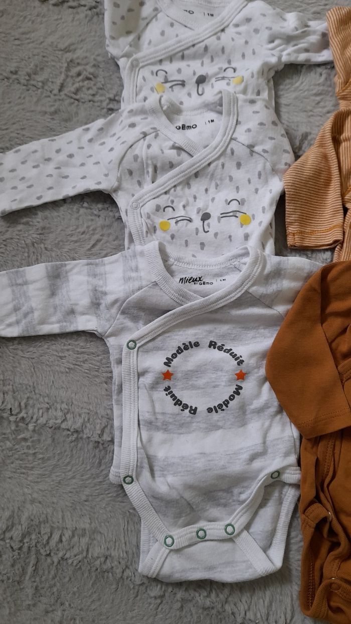 Lots de 9 bodies 1 mois - photo numéro 2
