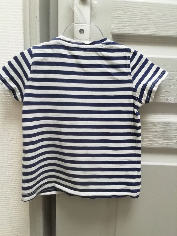 Vends t-shirt garçon été rayé bleu et blanc avec motifs sur le devant - photo numéro 7
