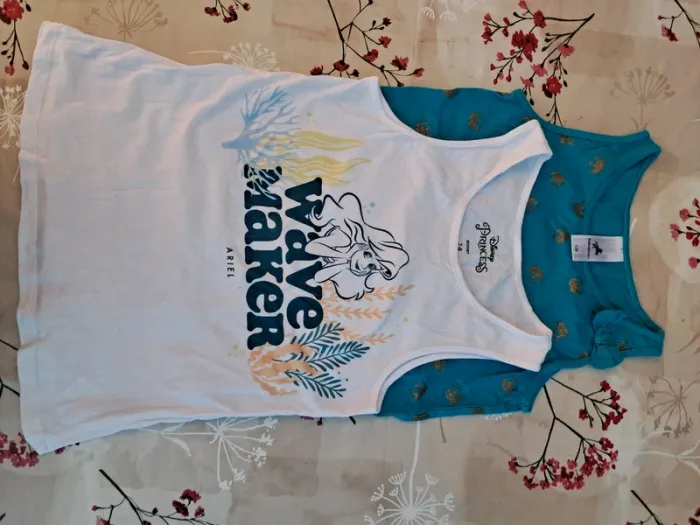 Lot de 2 beaux tee-shirt / débardeurs 🏷 Ariel Disney et C&a - T 8 ans - photo numéro 2