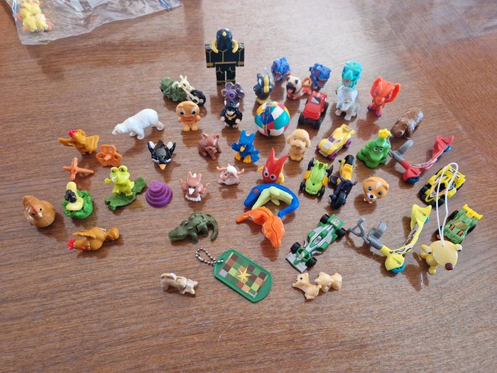 Lot figurine kinder