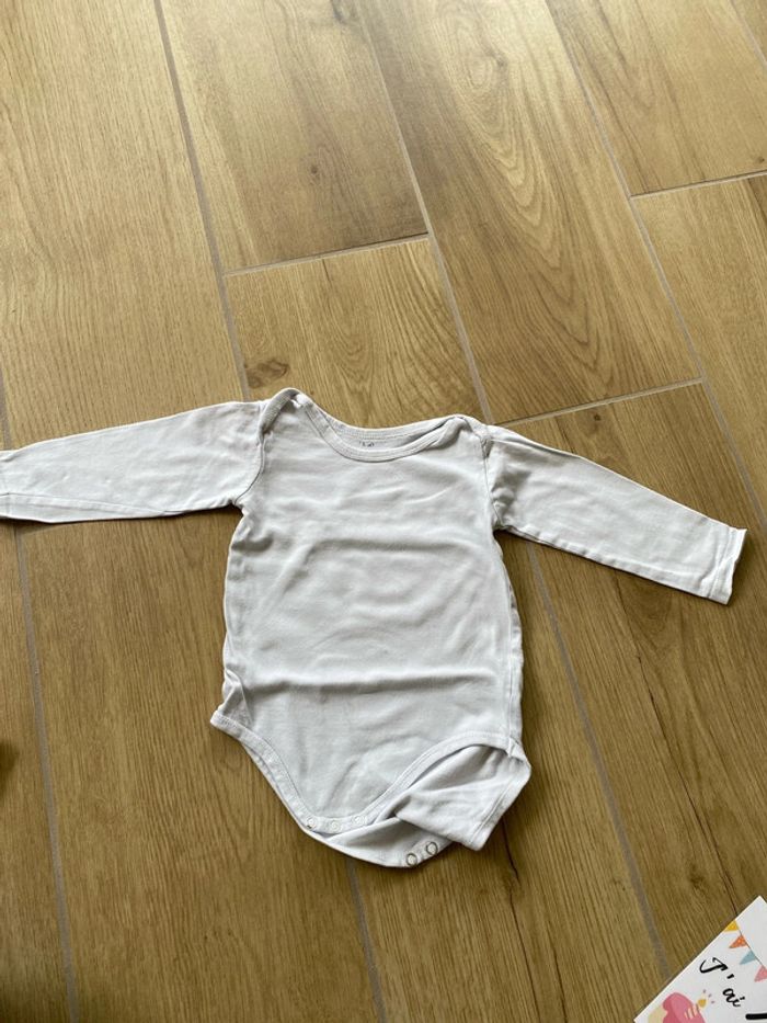 Lot 5 body 12 mois petit bateau - photo numéro 2