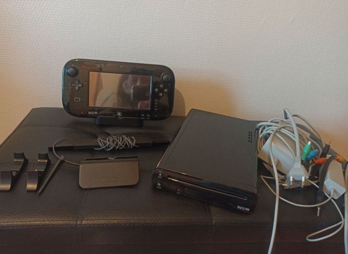 Console Nintendo Wii U édition limitée Super Mario Maker avec 3 jeux et figurines - photo numéro 2