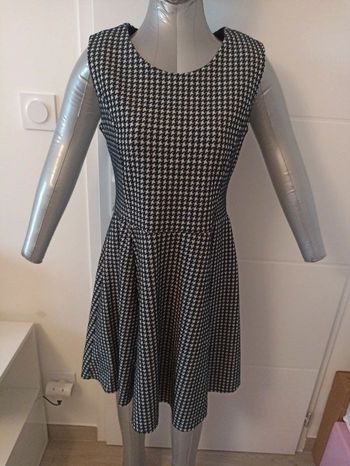 Robe patineuse sans manche