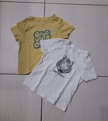 T shirt 4 ans 
Blanc en très bon état 1.5€ / jaune en bon état 1€