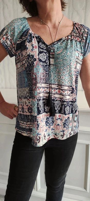 Blouse taille 38 avec pompons