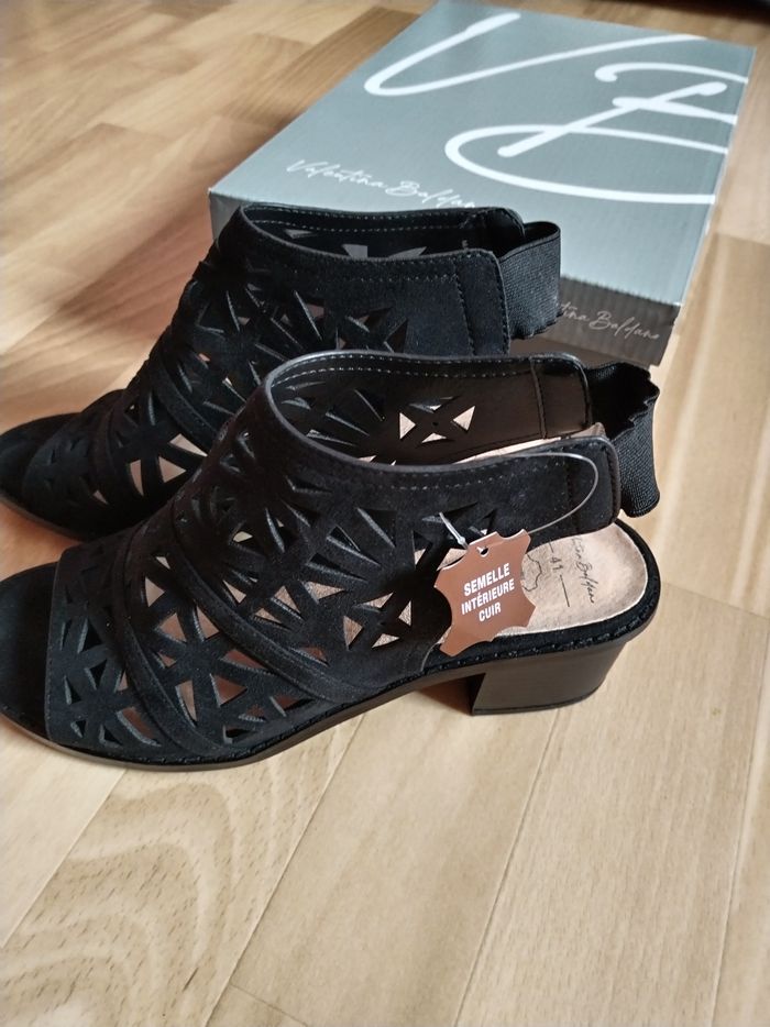 Chaussures ouvertes montantes à talon 41 - photo numéro 2