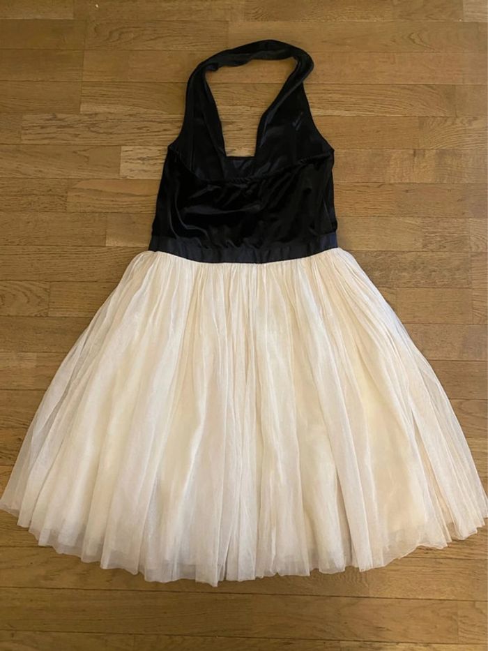 Robe de fêtes en velours noir et tulle blanc - photo numéro 7