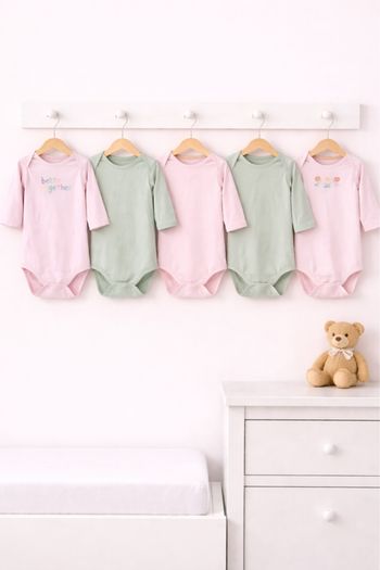 Lot de bodies la redoute Taille 12 mois Très bon état Prix non négociable #bebefille6mois_candysand #bebegarcon #naissance #naissancegarcon #nourrisson #maternité #sacfemme #grossesse #ensemblebebe #prixnegociable #prixlots #chauffeb