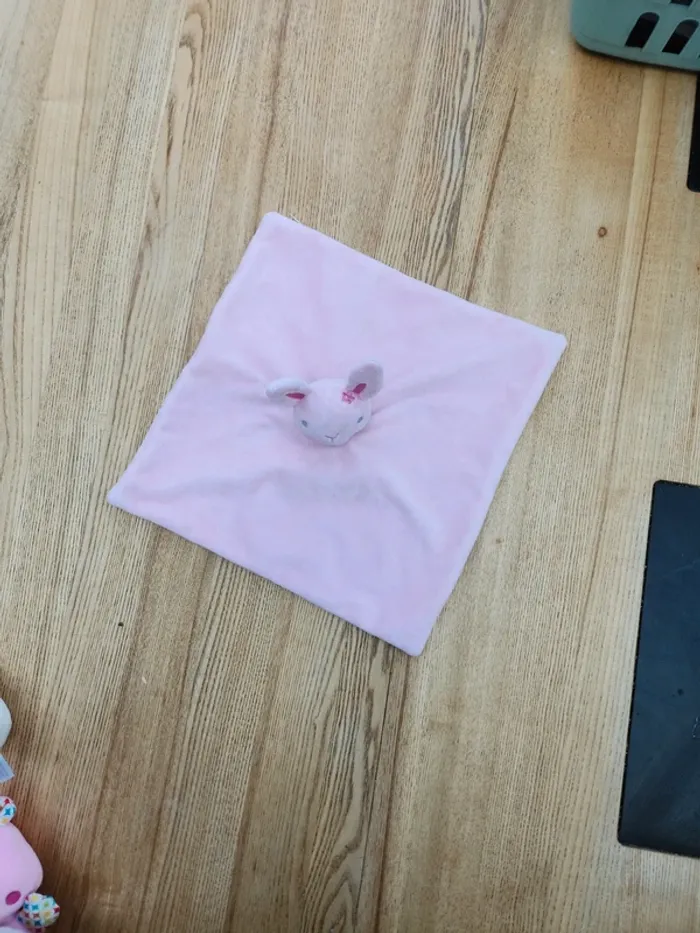Doudou plat lapin rose et blanc