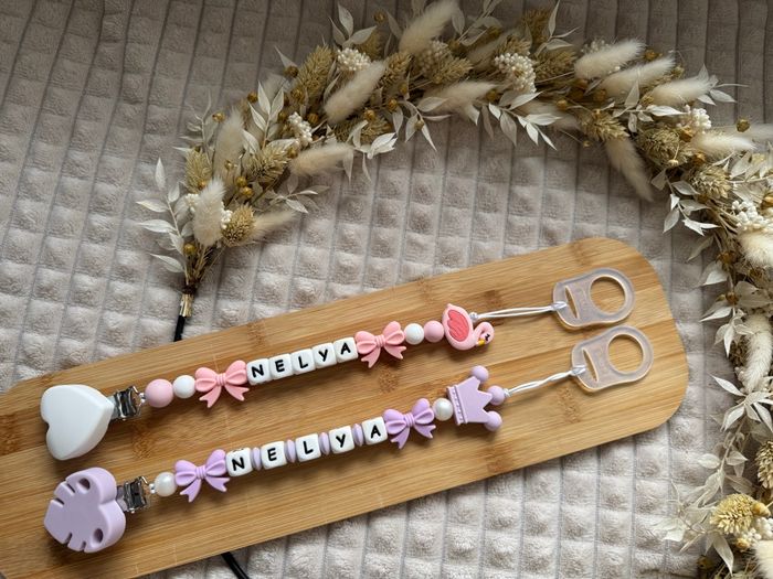 Attache tétine en silicone