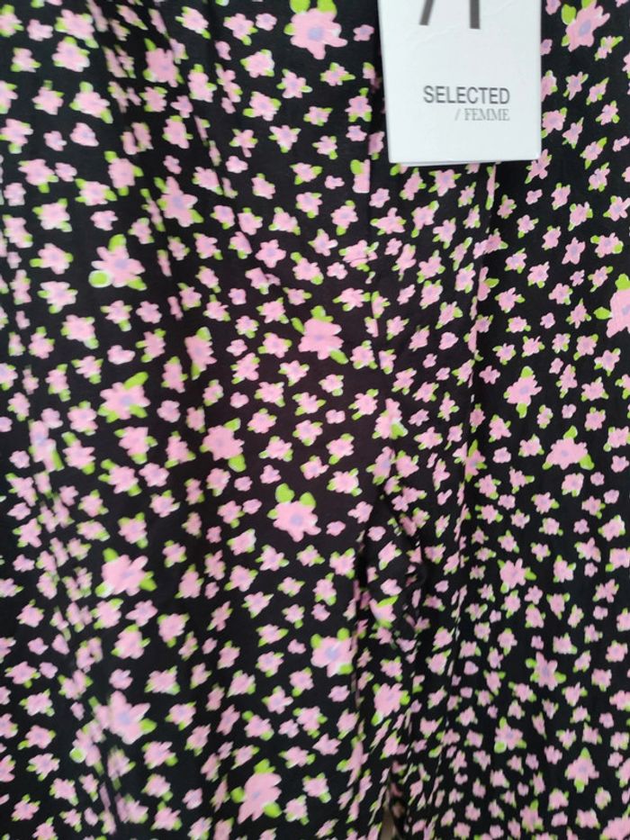 Pantalon fleurie neuf - photo numéro 3