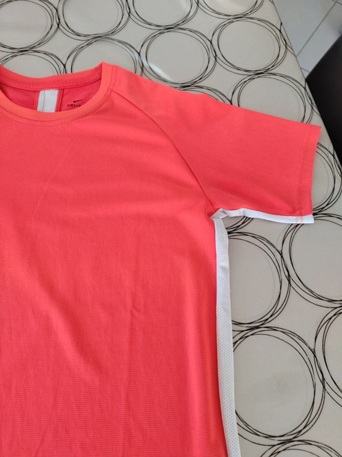 Tee shirt Nike 14 ans comme neuf - photo numéro 3