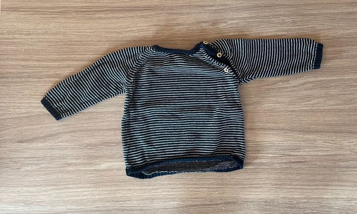 Pull rayé bleu et blanc
