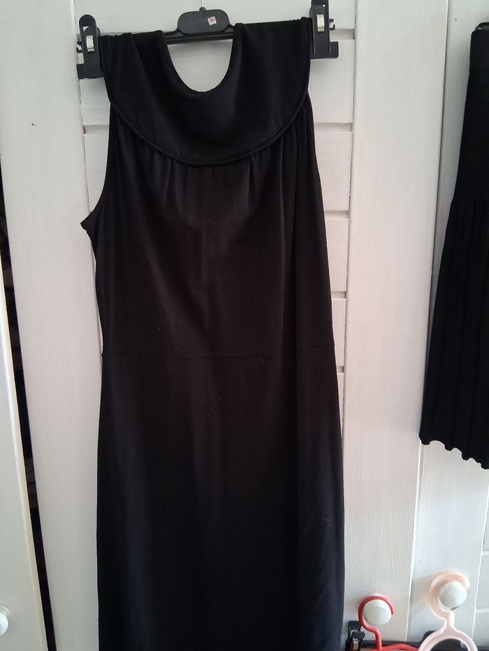 Robe sinequanone