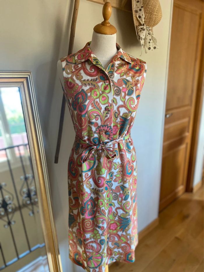 Robe Blanche à Motifs Paisley Marron avec ceinture assortie Vintage Années 70