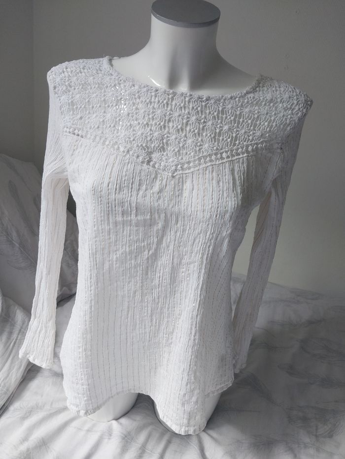 Haut blanc à rayures dorées – Taille 42