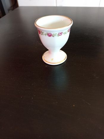 Coquetier en porcelaine