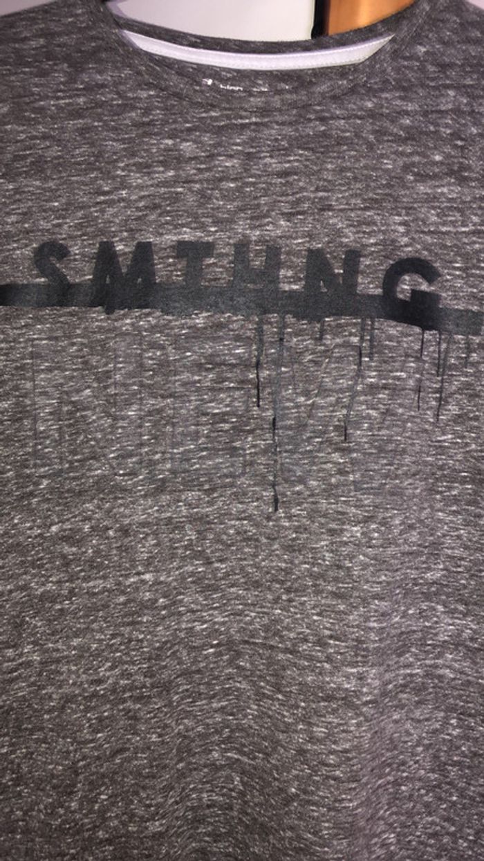T-shirt gris - photo numéro 2