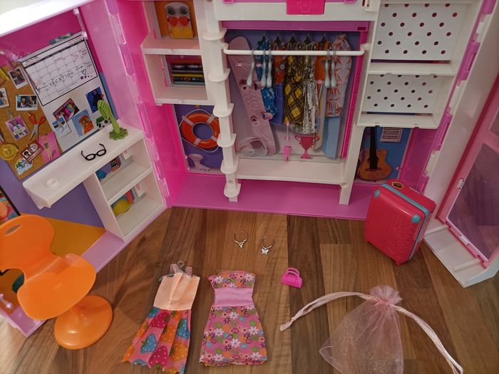 Dressing XL Barbie avec accessoires - photo numéro 2