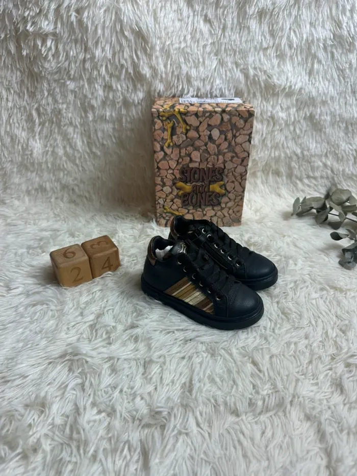 Paire de basket Stones and Bones taille 24