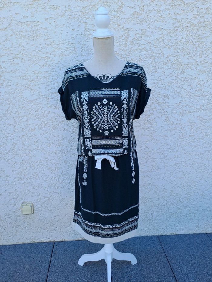 Robe été droite noire imprimé ethnique t. M Promod