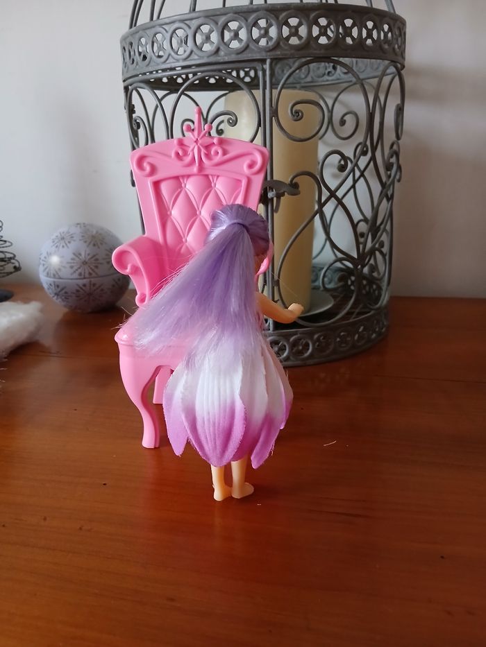 Petite Poupée/robe-pétales + Fauteuil - photo numéro 4