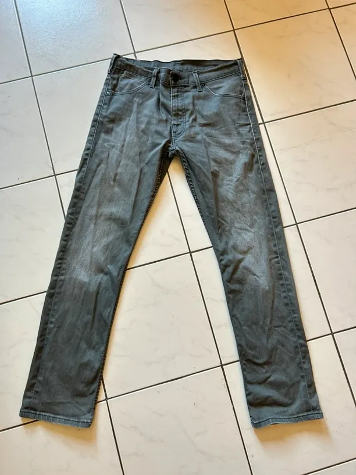 Jean noir Levi Strauss homme L 40/42 Tbe