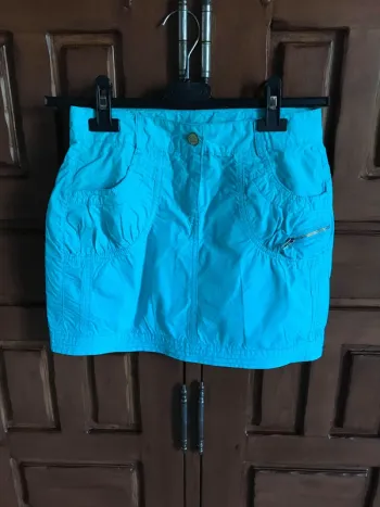 Jupe 10 ans Turquoise avec bouton pailletté