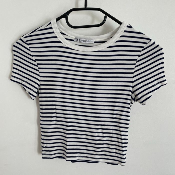 Crop top rayé bleu et blanc