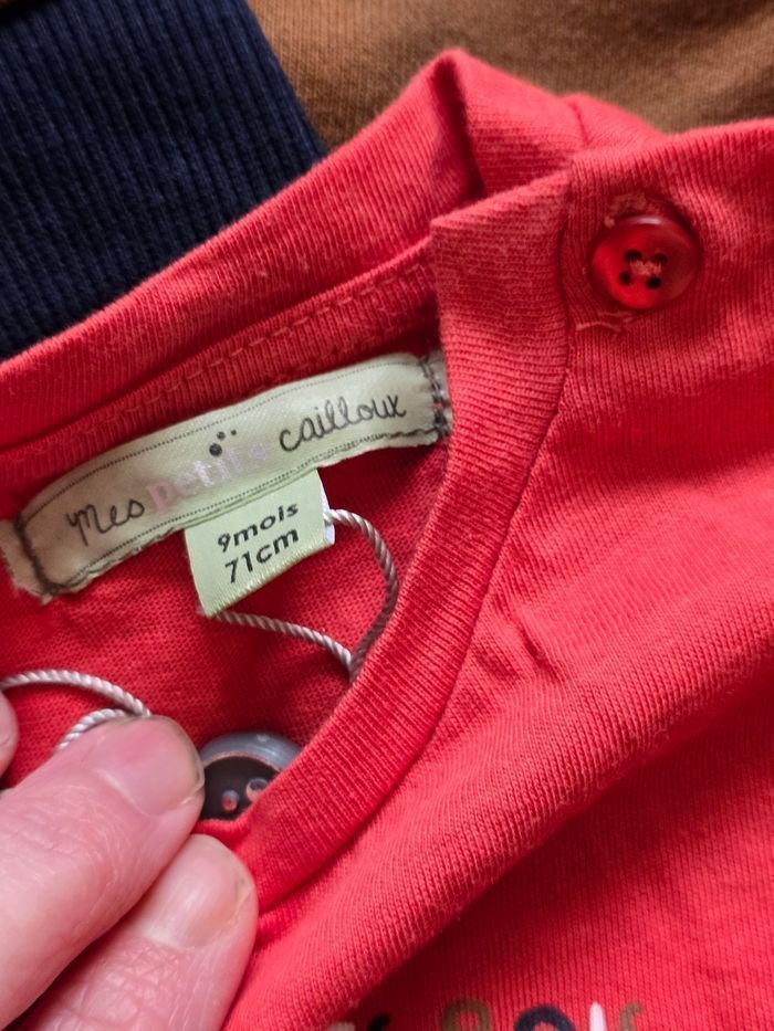 NEUFS (non portés!!!)🥰🤎🤩😍 sweat molleton zippé et teeshirt ml 9 mois garçon 🤎🤩😍 - photo numéro 6