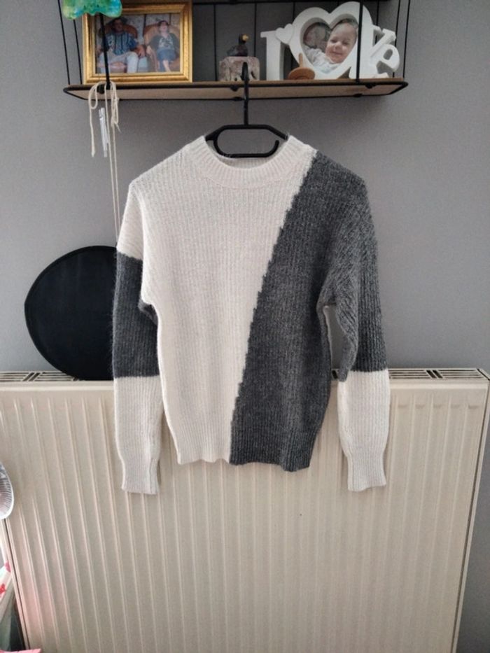 Pull blanc et gris